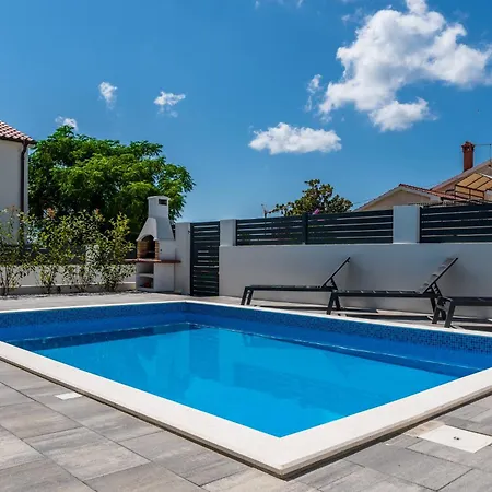 House With Pool Angelo Holiday home Vrsi