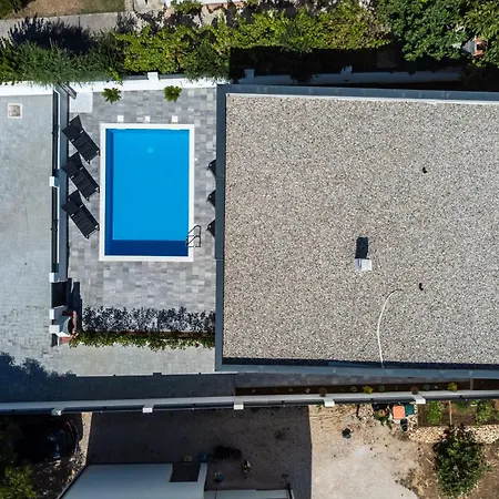 House With Pool Angelo Holiday home *