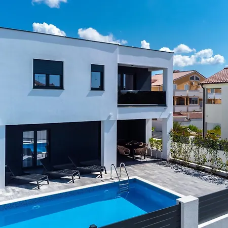 House With Pool Angelo Holiday home