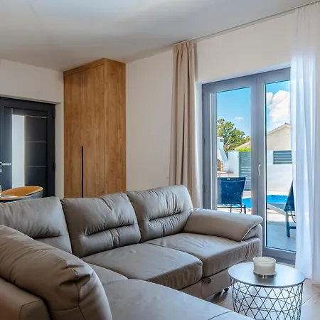 House With Pool Angelo Holiday home *