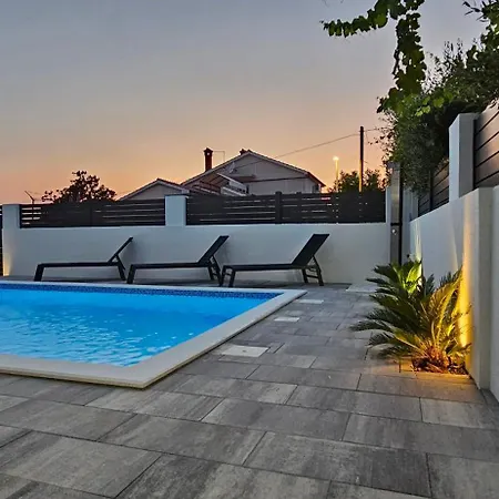 House With Pool Angelo Holiday home Vrsi